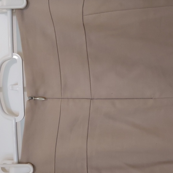 Banana Republic Beige Pencil Knee Length Skirt with Accented Waistband Size 6 - Picture 5 of 10